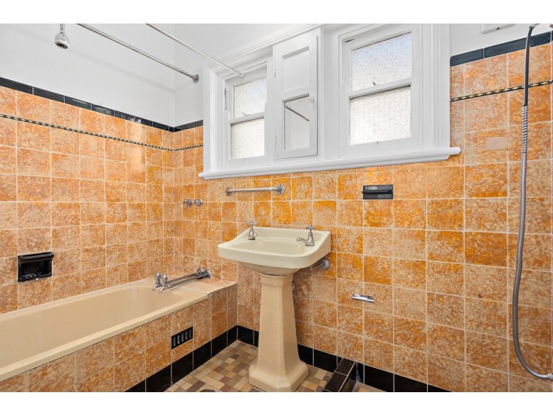 27 Rowland Avenue, Wollongong NSW 2500