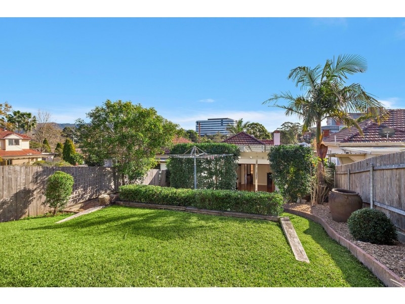 27 Rowland Avenue, Wollongong NSW 2500