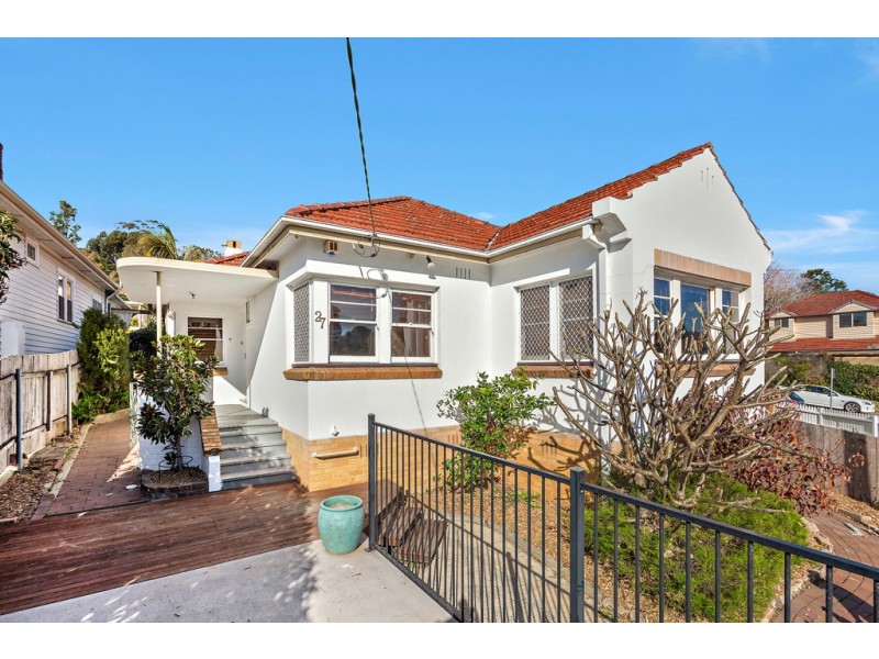 27 Rowland Avenue, Wollongong NSW 2500