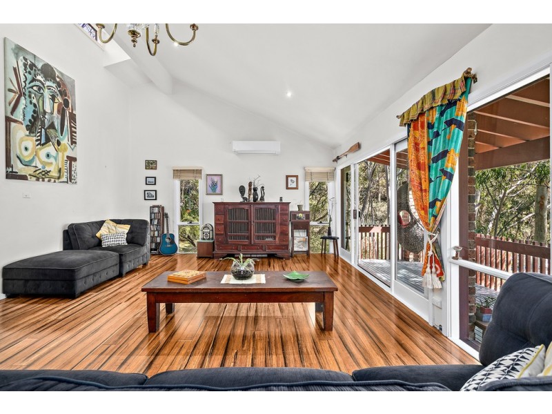 4 Koombala Grove, Cordeaux Heights NSW 2526