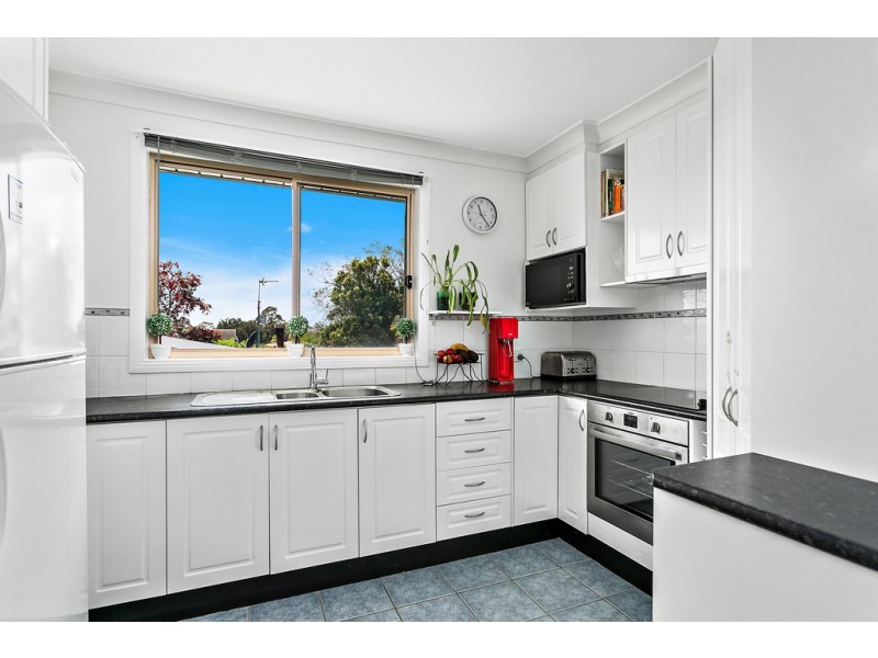 8 Jones Avenue, Mount Warrigal NSW 2528