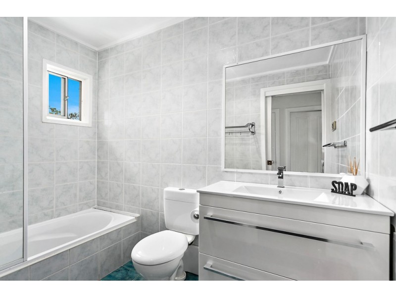 8 Jones Avenue, Mount Warrigal NSW 2528