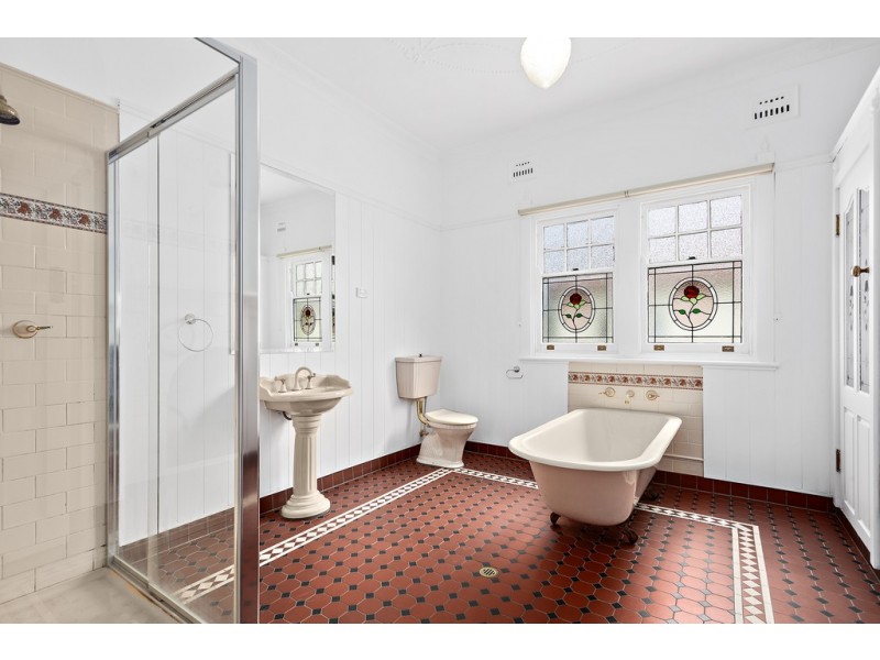 13 McKenzie Avenue, Wollongong NSW 2500