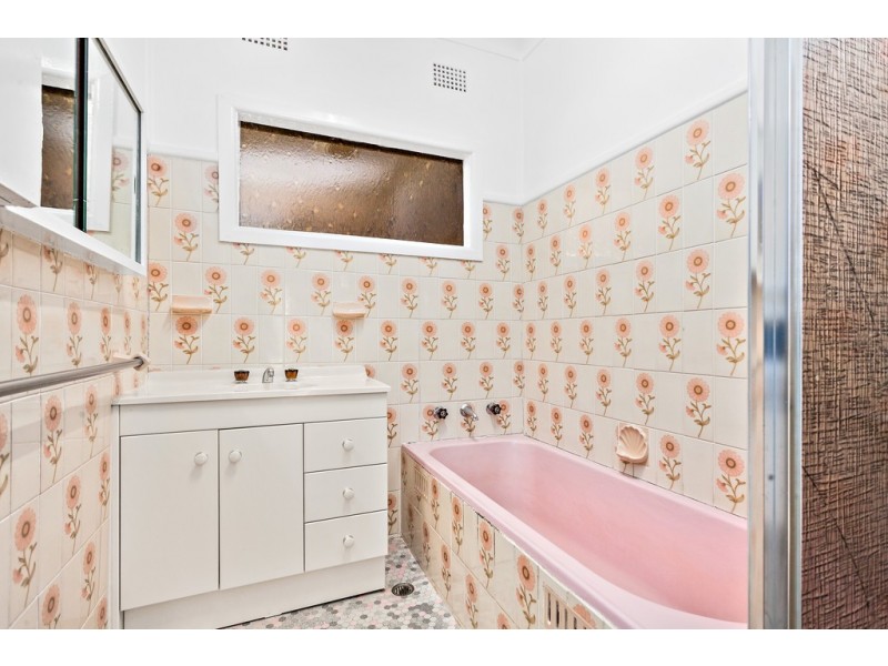 11 Alkera Crescent, West Wollongong NSW 2500