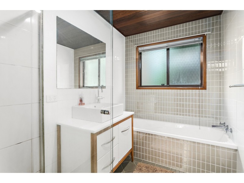 4 Heeterra Place, Cordeaux Heights NSW 2526