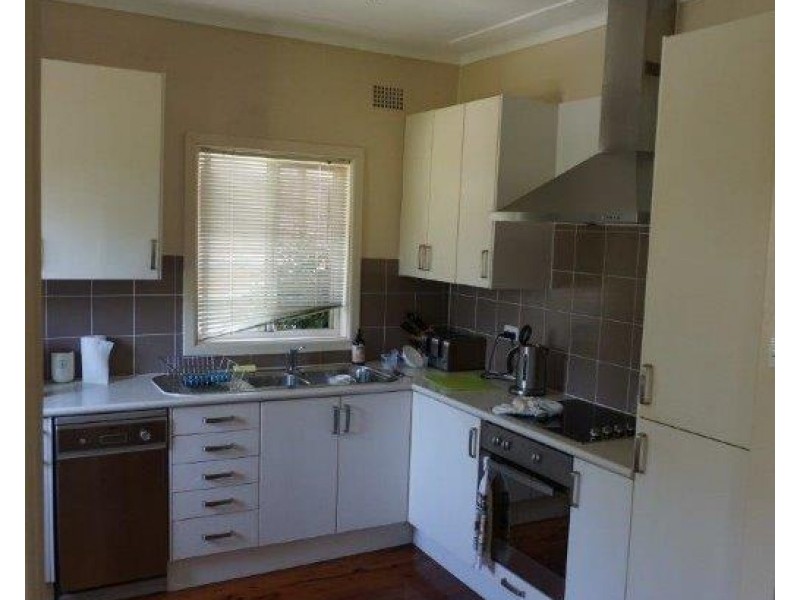 13 Koorabel Avenue, West Wollongong NSW 2500