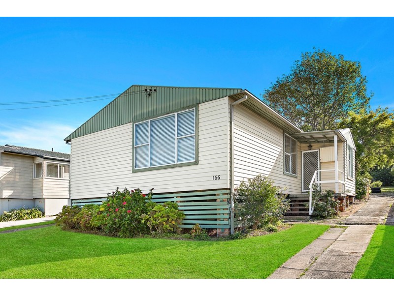 166 Princes Highway, Unanderra NSW 2526