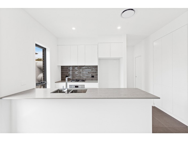 2/24 Greenacre Road, Wollongong NSW 2500