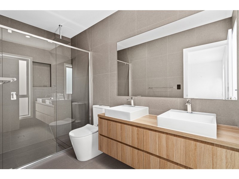 2/24 Greenacre Road, Wollongong NSW 2500