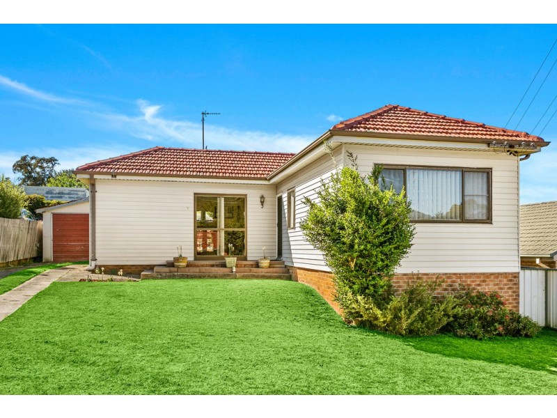 3 Armstrong Street, West Wollongong NSW 2500