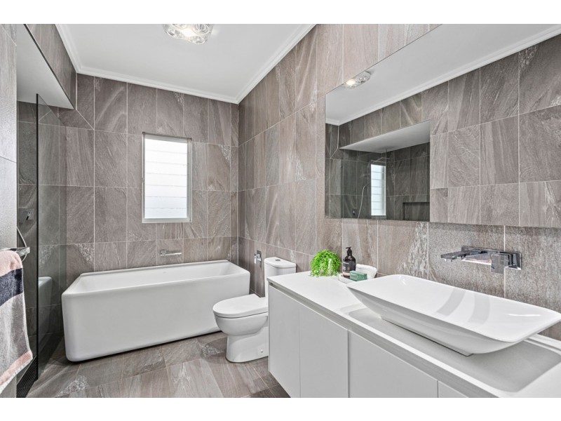 54 Bruce Street, Unanderra NSW 2526