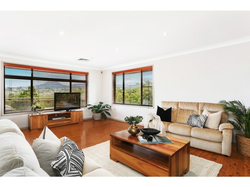 19 McAndrew Crescent, Mangerton NSW 2500