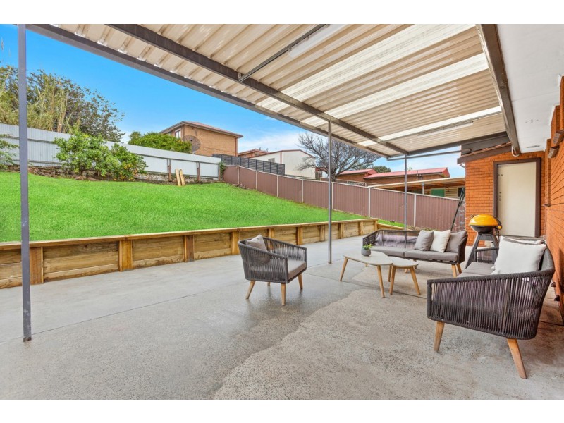 7 Mirrabooka Road, Lake Heights NSW 2502