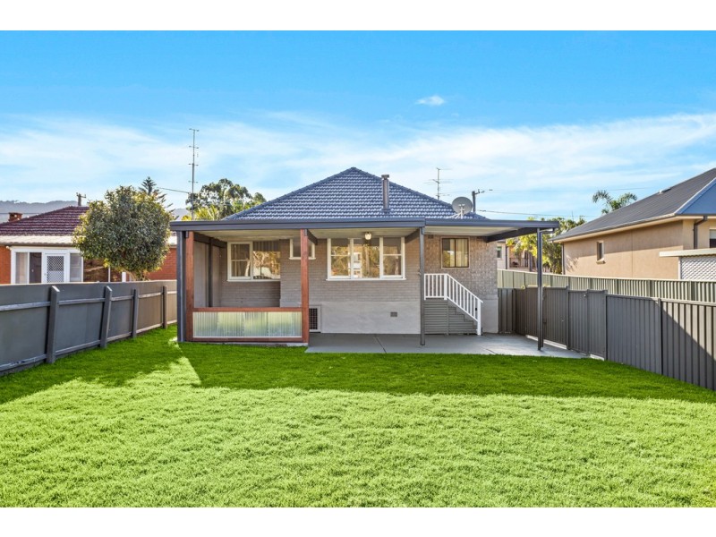 100 Hopewood Crescent, Fairy Meadow NSW 2519