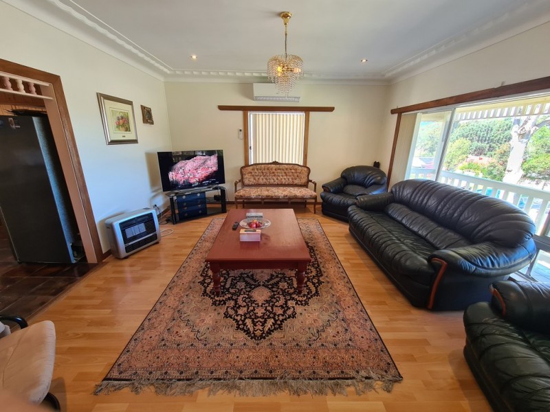 82 Gahans Avenue, Woonona NSW 2517