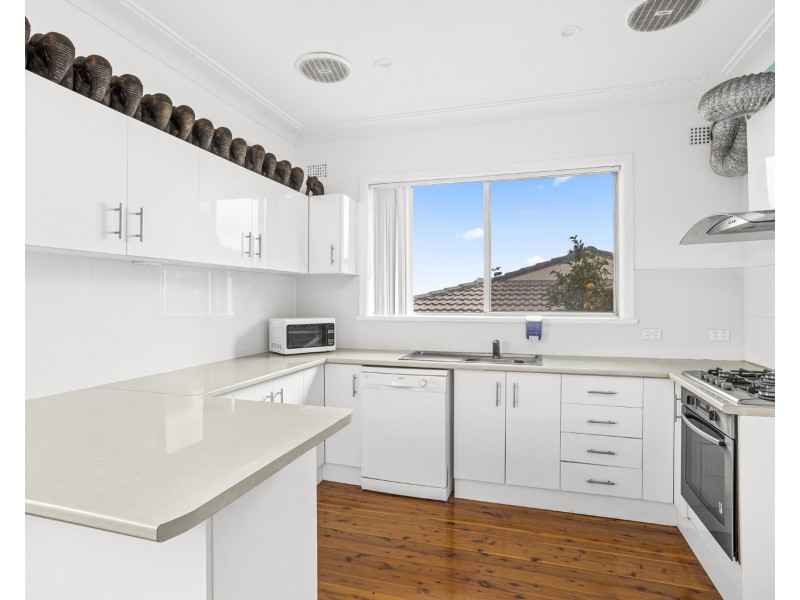 43 Beatus Street, Unanderra NSW 2526