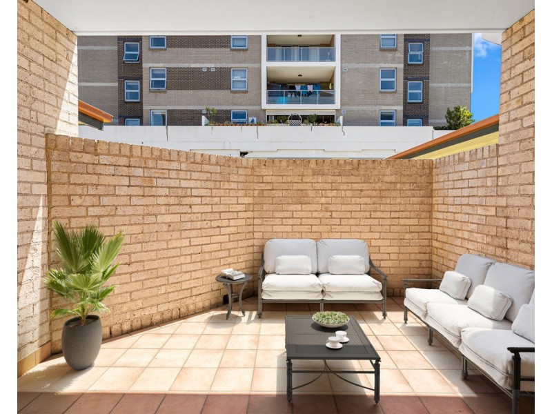 2/19 Atchison Street, Wollongong NSW 2500