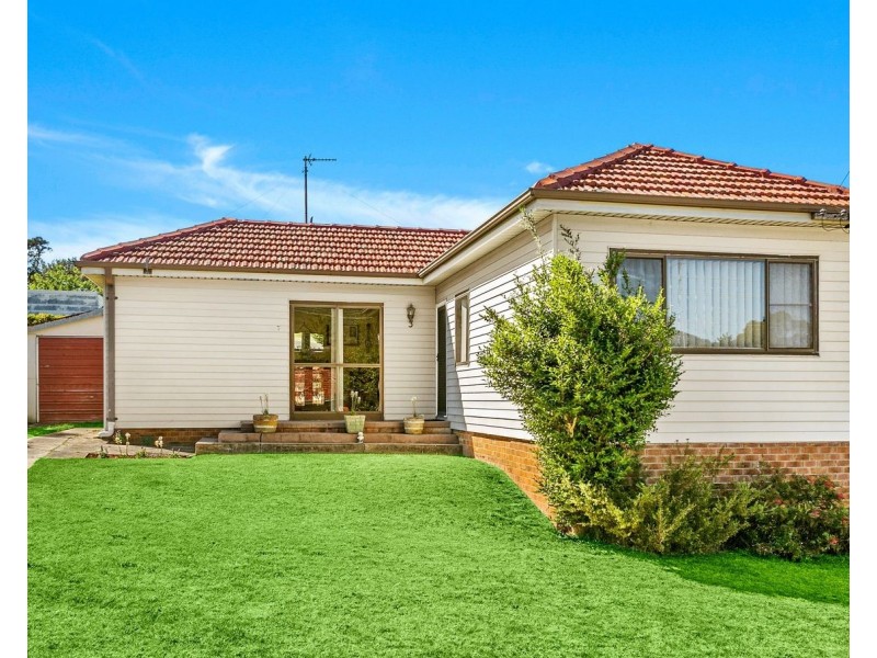3 Armstrong Street, West Wollongong NSW 2500