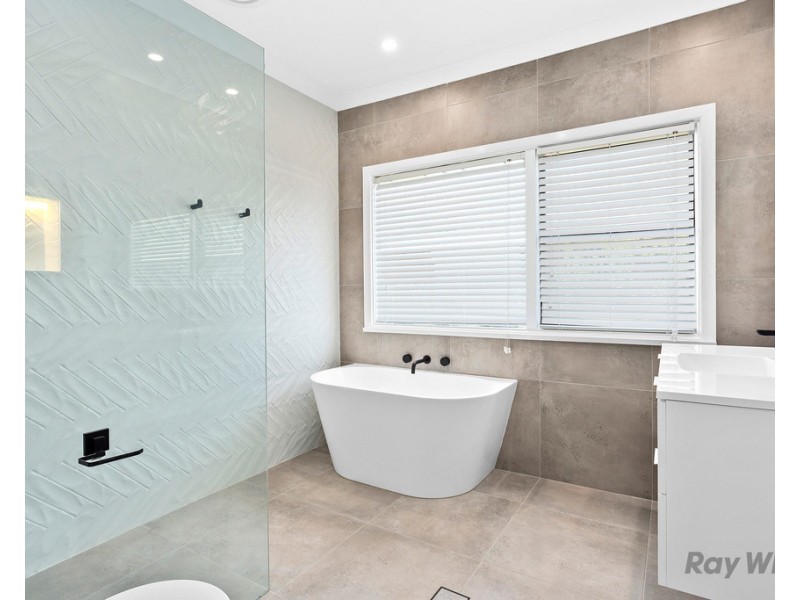 18 Fisher Street, Oak Flats NSW 2529