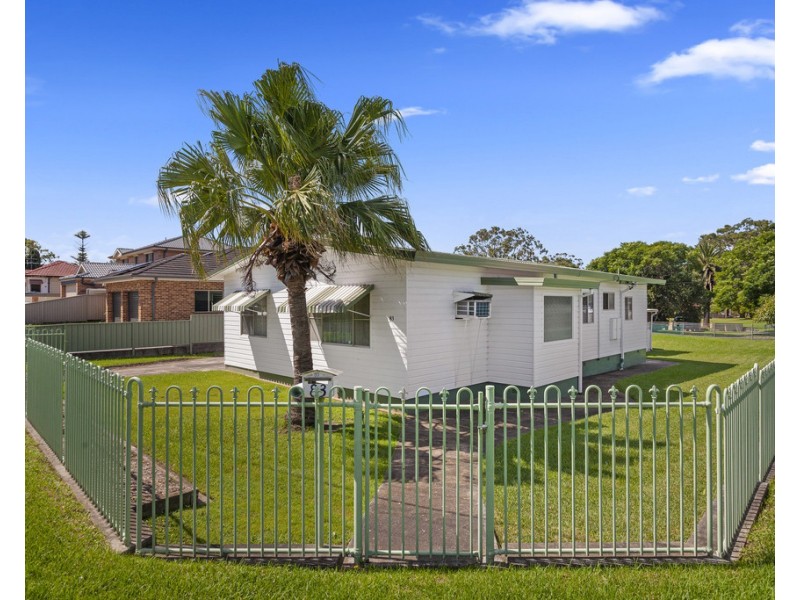 83 Russell Street, Balgownie NSW 2519
