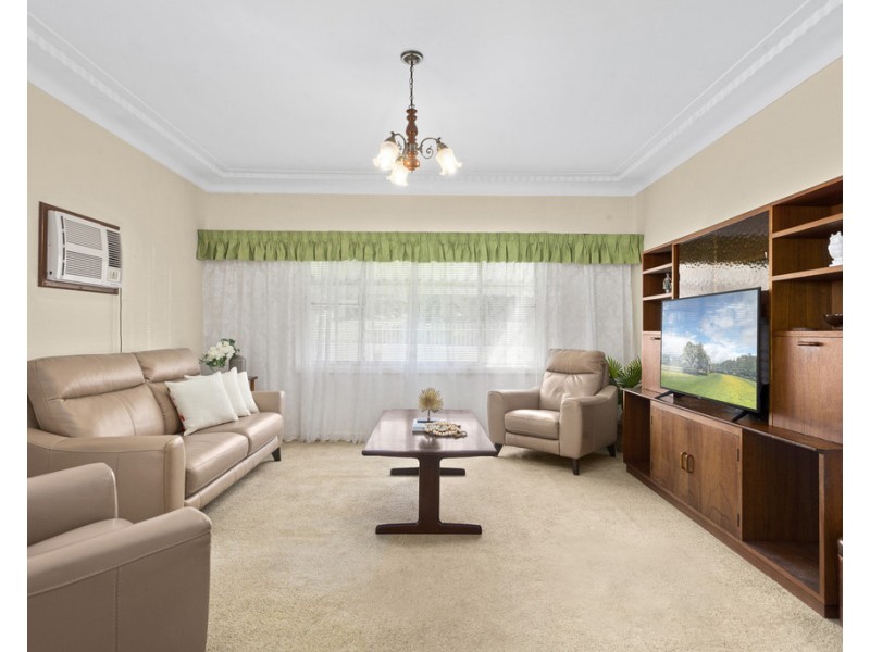 83 Russell Street, Balgownie NSW 2519