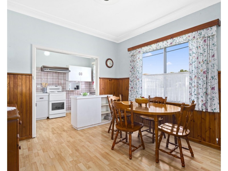 83 Russell Street, Balgownie NSW 2519