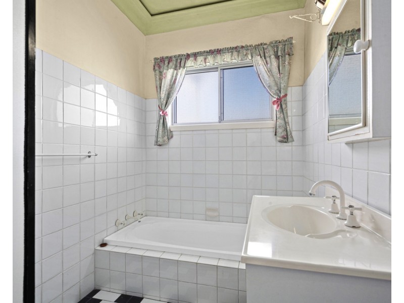 83 Russell Street, Balgownie NSW 2519