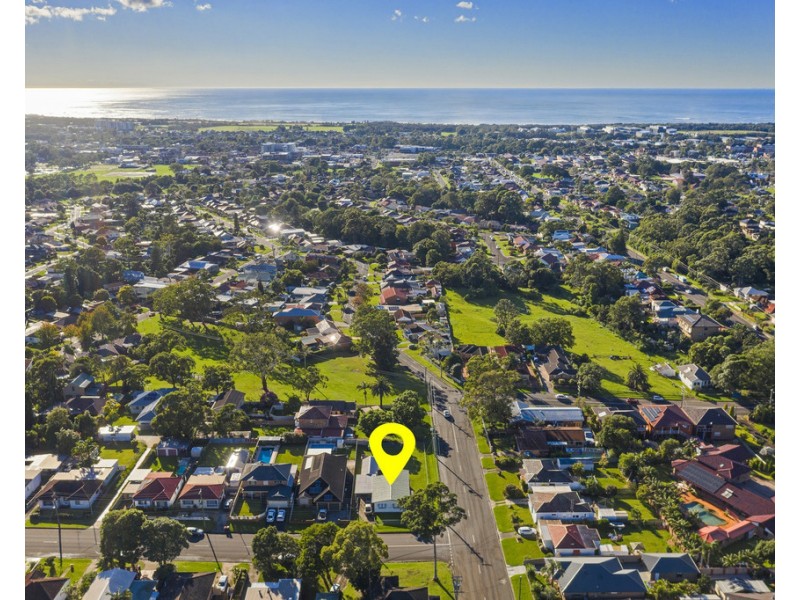 83 Russell Street, Balgownie NSW 2519