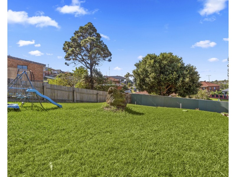 17 Second Avenue North, Warrawong NSW 2502