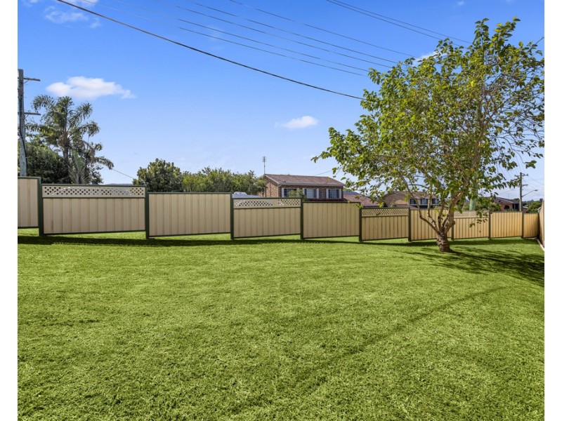 1and2/15 Staff Road, Unanderra NSW 2526
