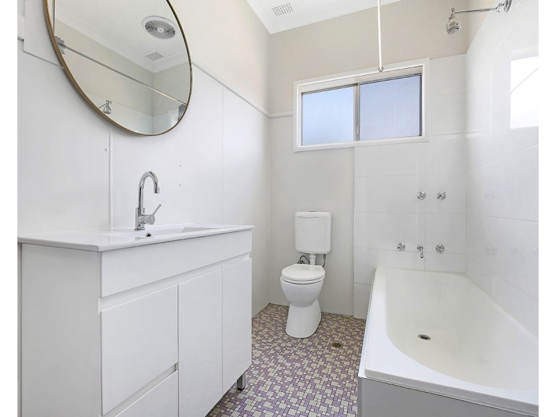 1and2/15 Staff Road, Unanderra NSW 2526