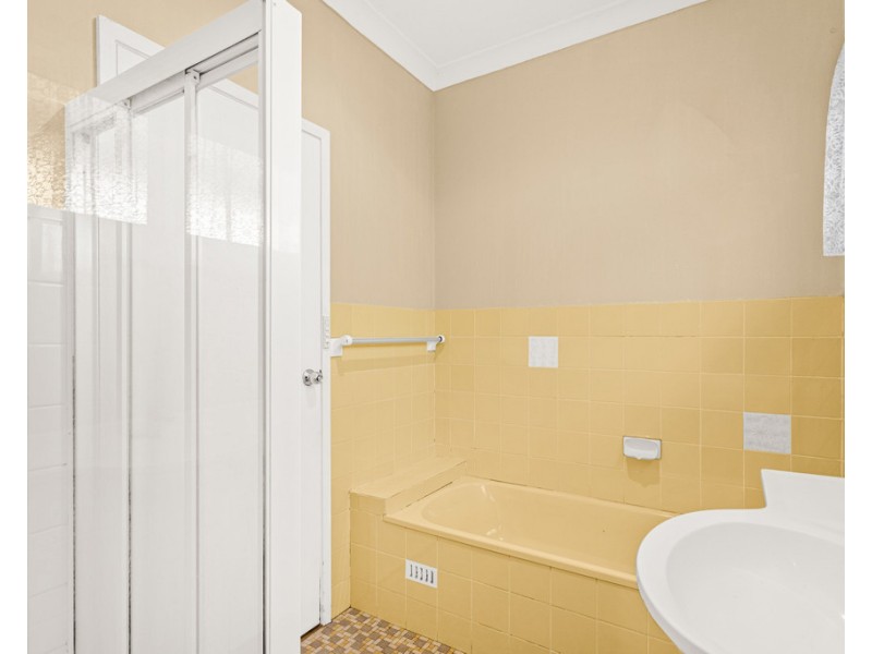 53 Cummins Street, Unanderra NSW 2526