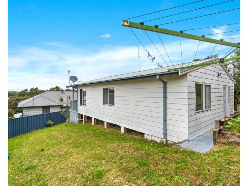 24A Maynes Parade, Unanderra NSW 2526