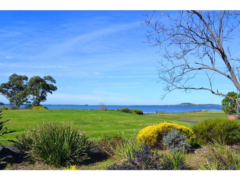 88 Lakeside Dr, Kanahooka NSW 2530