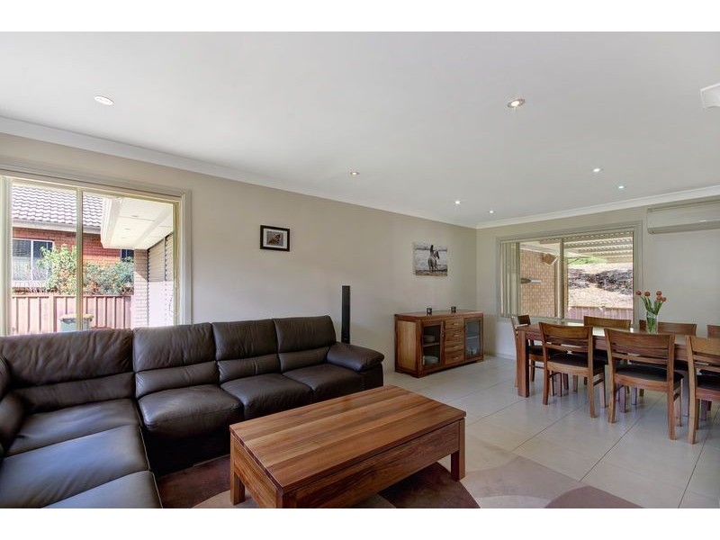 5 Rickard Rd, Unanderra NSW 2526