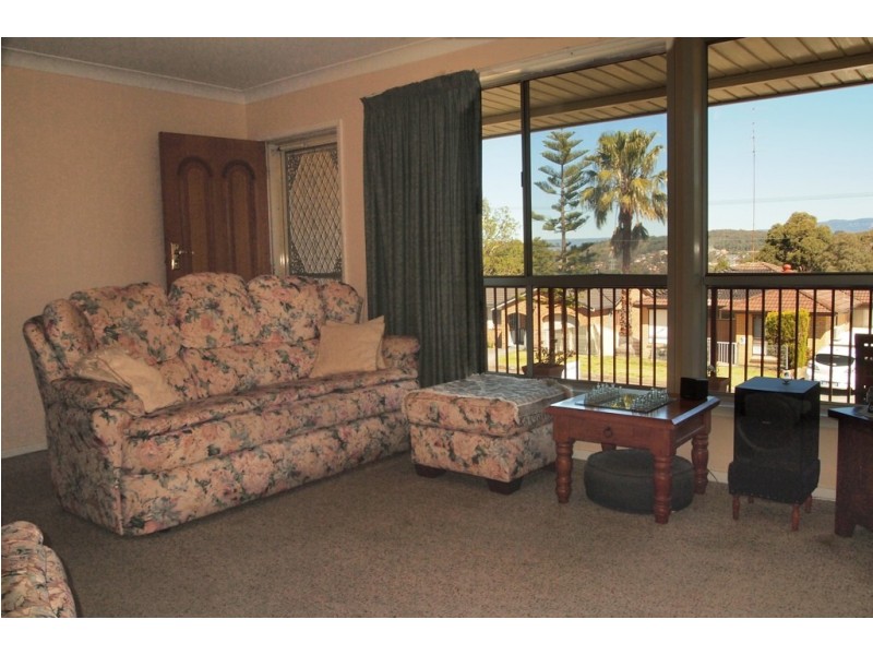 73 Tait Avenue, Kanahooka NSW 2530