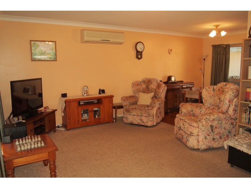 73 Tait Avenue, Kanahooka NSW 2530