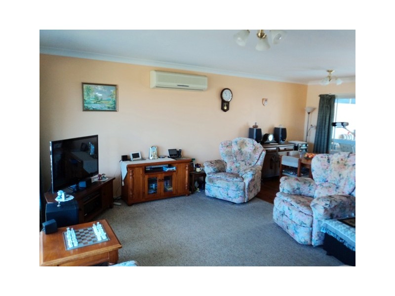 73 Tait Avenue, Kanahooka NSW 2530