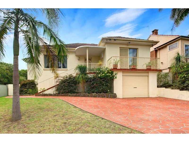 12 Walter St, Mangerton NSW 2500