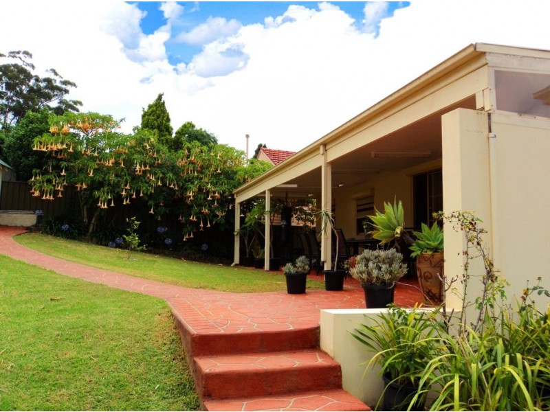 12 Walter St, Mangerton NSW 2500