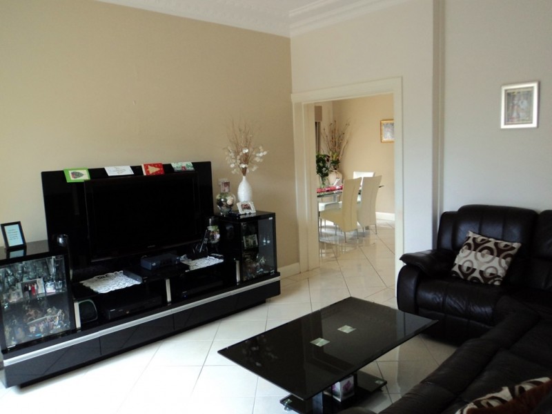 12 Walter St, Mangerton NSW 2500