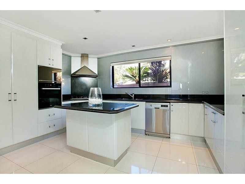 13 Plumwood Cres, Cordeaux Heights NSW 2526