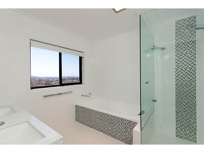 13 Plumwood Cres, Cordeaux Heights NSW 2526