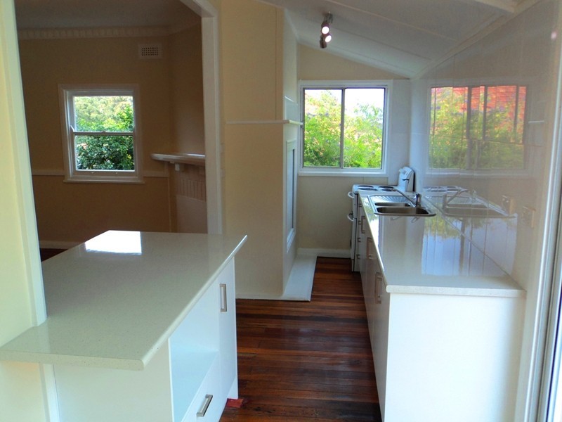 218 Gladstone Avenue, Mount Saint Thomas NSW 2500