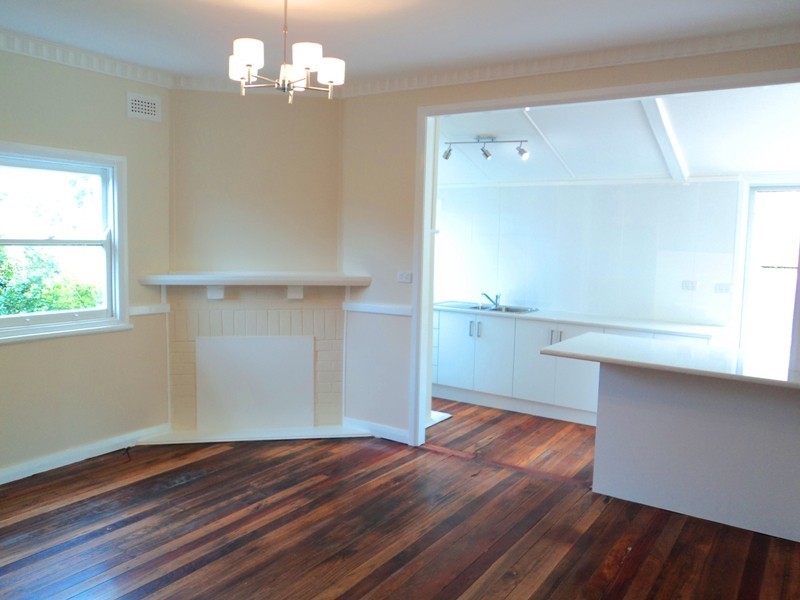 218 Gladstone Avenue, Mount Saint Thomas NSW 2500