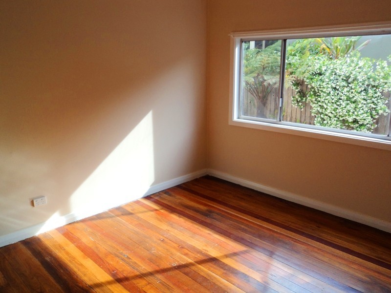 218 Gladstone Avenue, Mount Saint Thomas NSW 2500