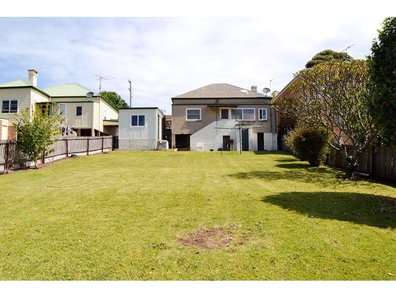 12 Urunga Pde, Wollongong NSW 2500