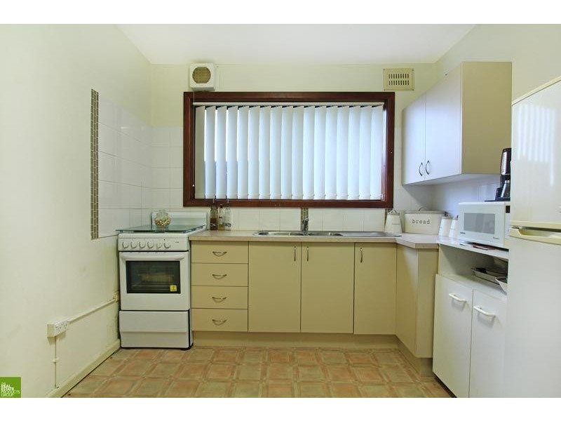 210 Gladstone Ave, Mount Saint Thomas NSW 2500