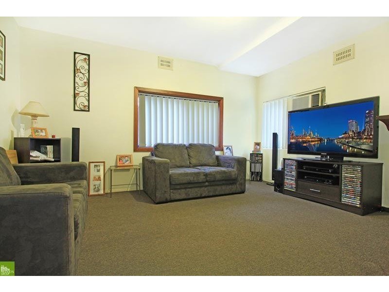 210 Gladstone Ave, Mount Saint Thomas NSW 2500