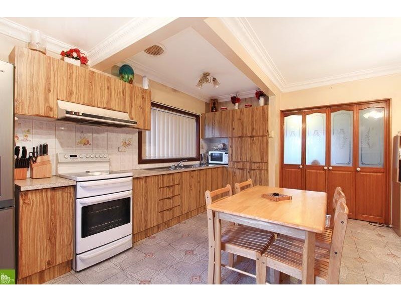 210 Gladstone Ave, Mount Saint Thomas NSW 2500